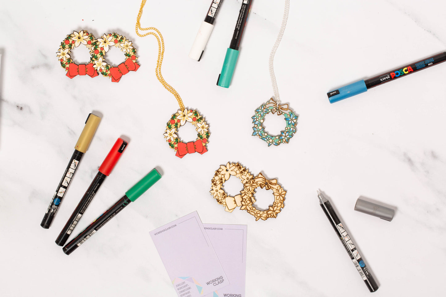 Christmas wreath earrings & necklace colouring set