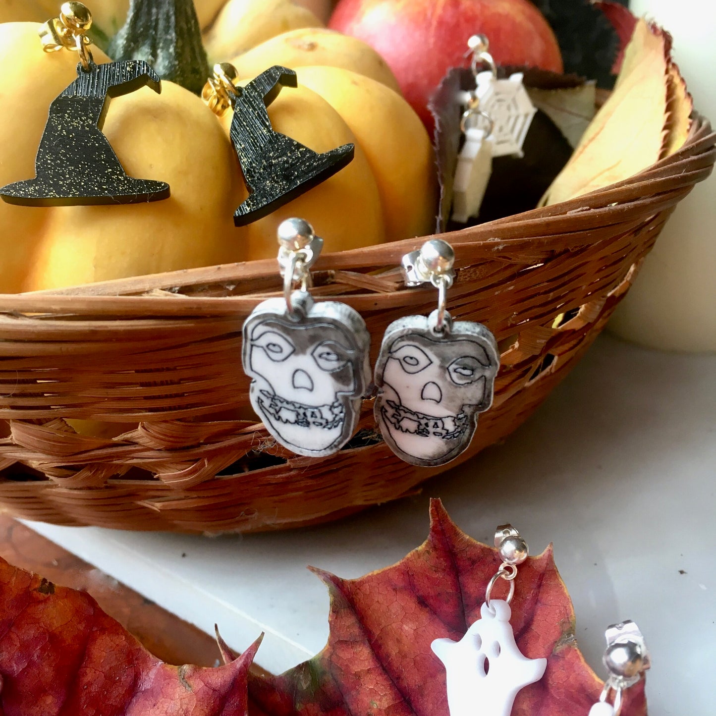 Misfits skull earrings