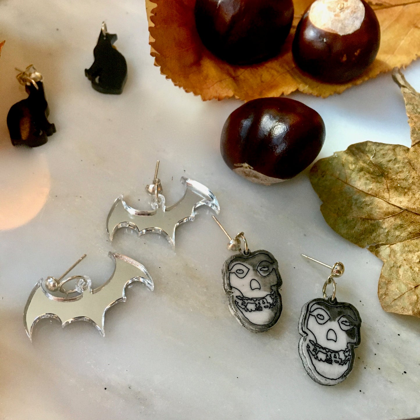 Misfits skull earrings