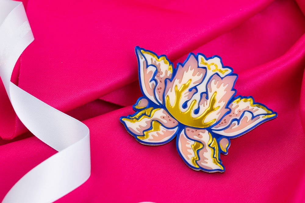 William Morris flower brooch