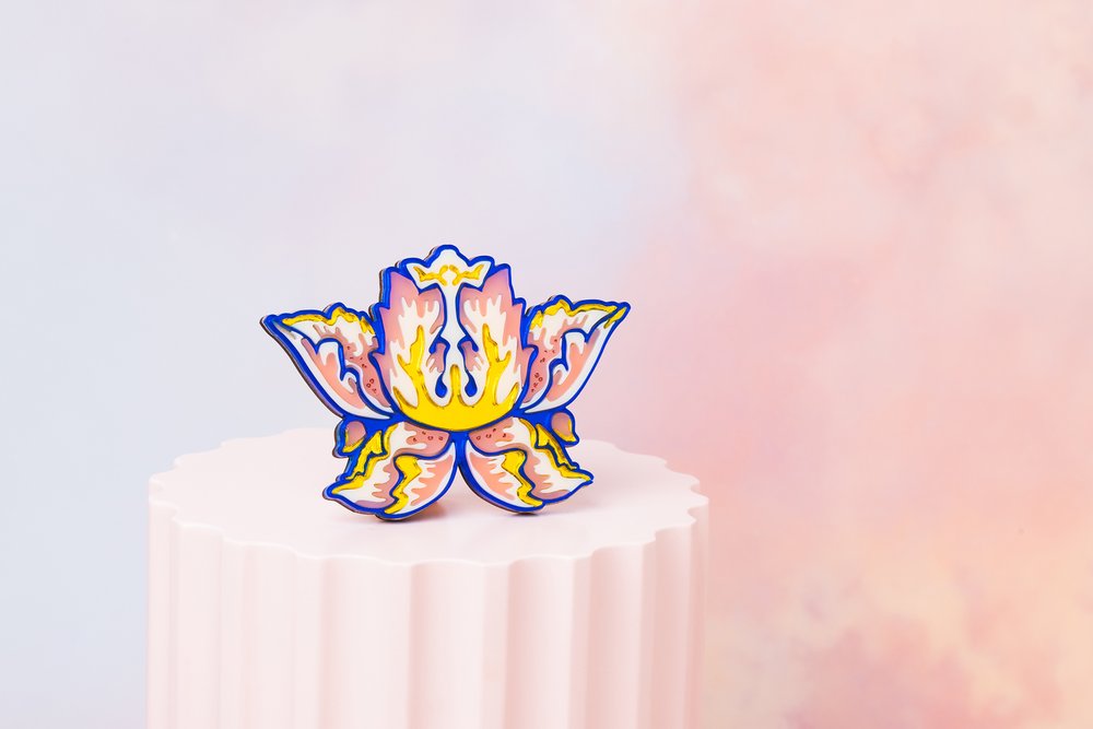 William Morris flower brooch