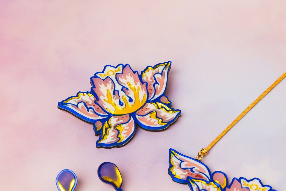 William Morris flower brooch