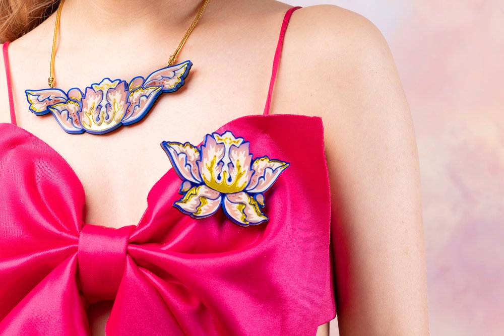 William Morris flower brooch