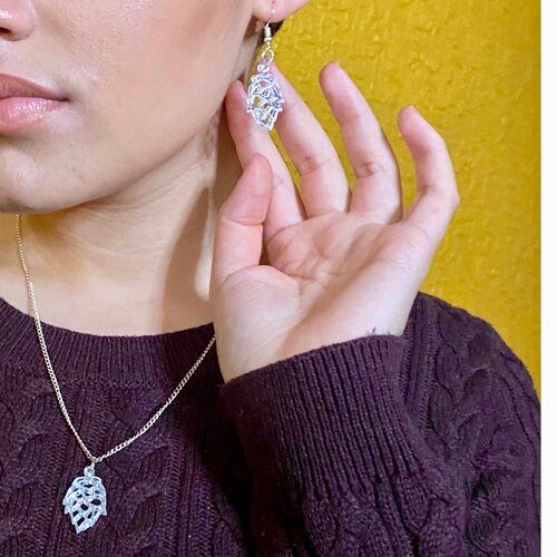 Hop flower earrings