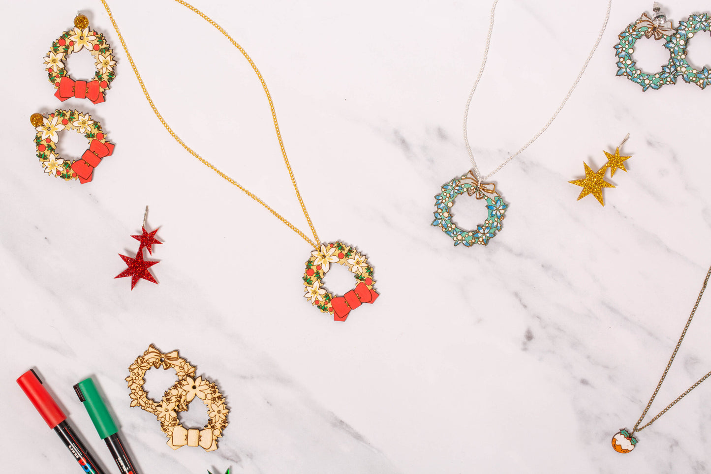 Christmas wreath earrings & necklace colouring set