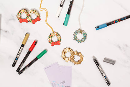 Christmas wreath earrings & necklace colouring set