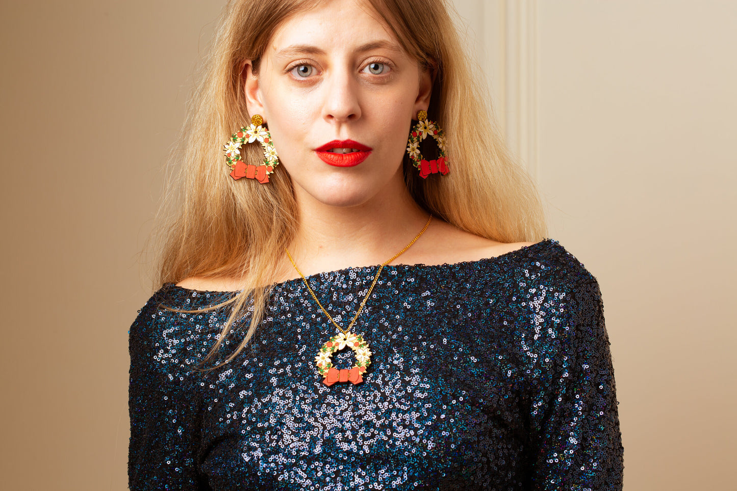 Christmas wreath earrings & necklace colouring set