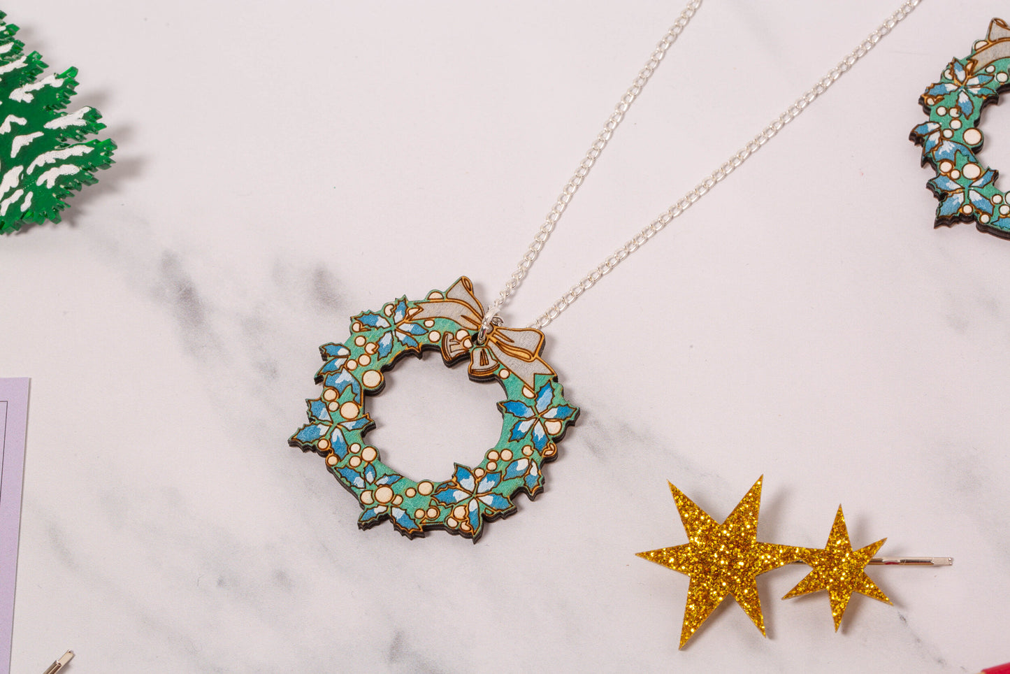 Christmas wreath earrings & necklace colouring set