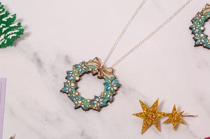 Christmas wreath earrings & necklace colouring set