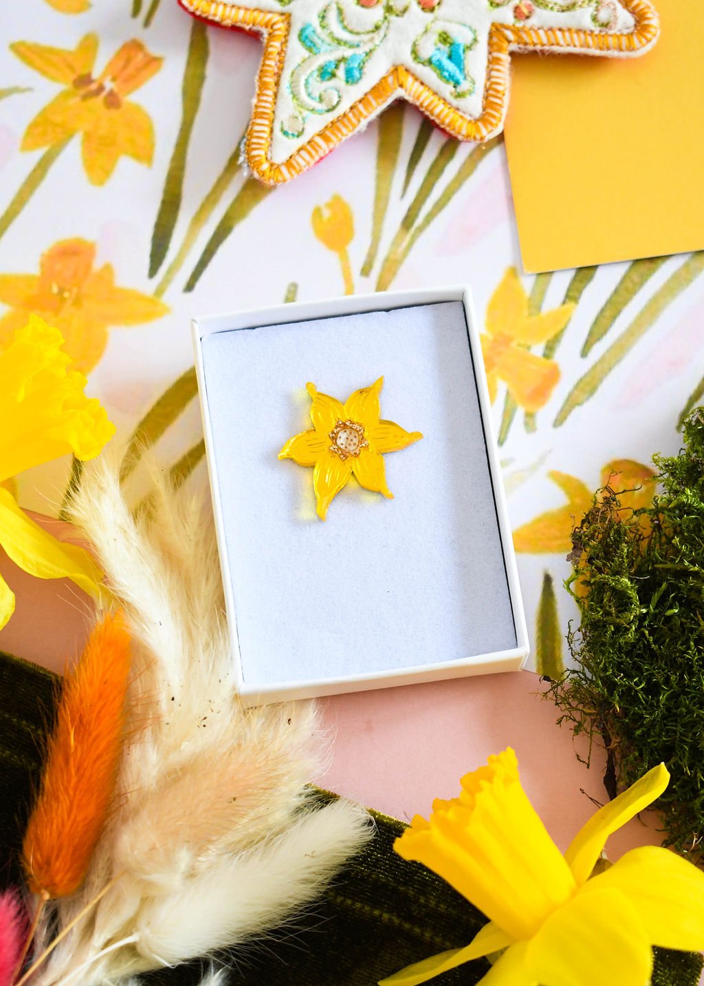 Tiny Daffodil Pin
