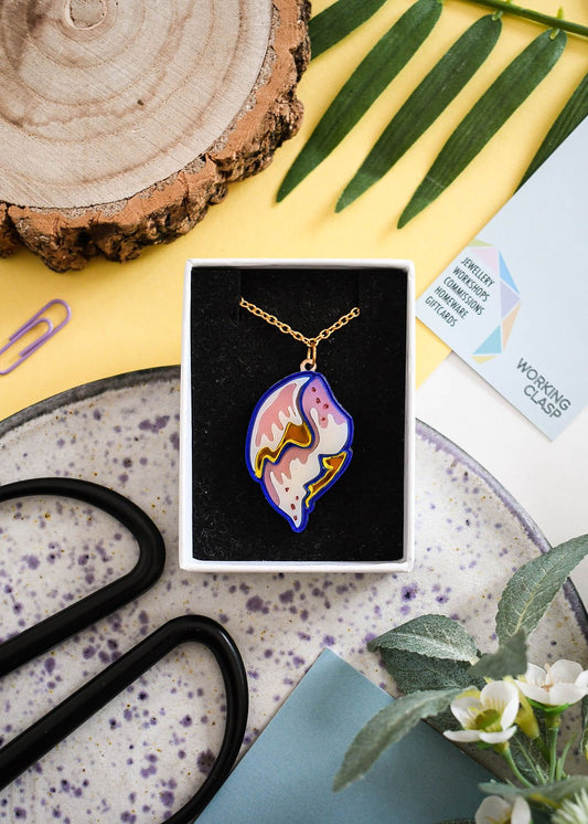 William Morris flower shell pendant necklace