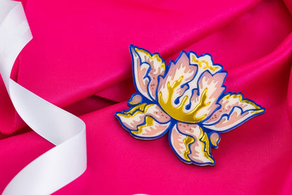 William Morris flower brooch