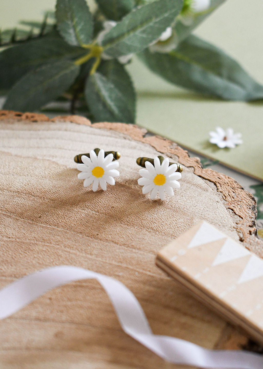 Dainty Daisy Cufflinks