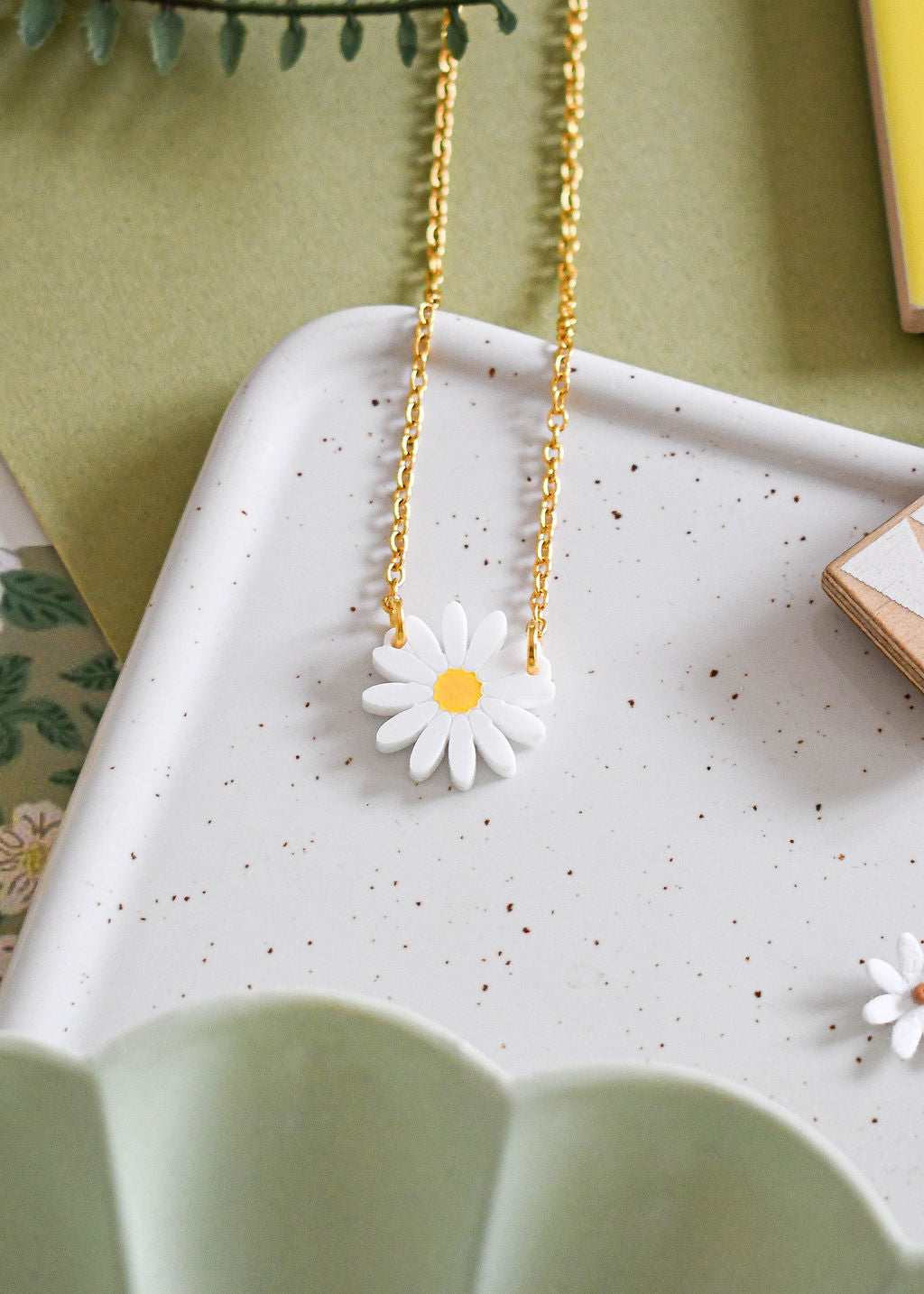 Dainty Daisy Pendant