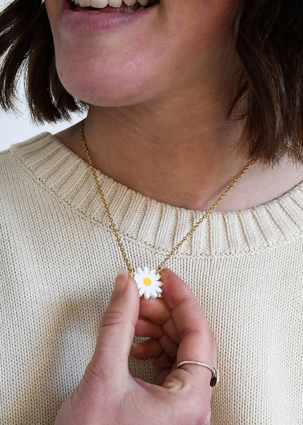 Dainty Daisy Pendant