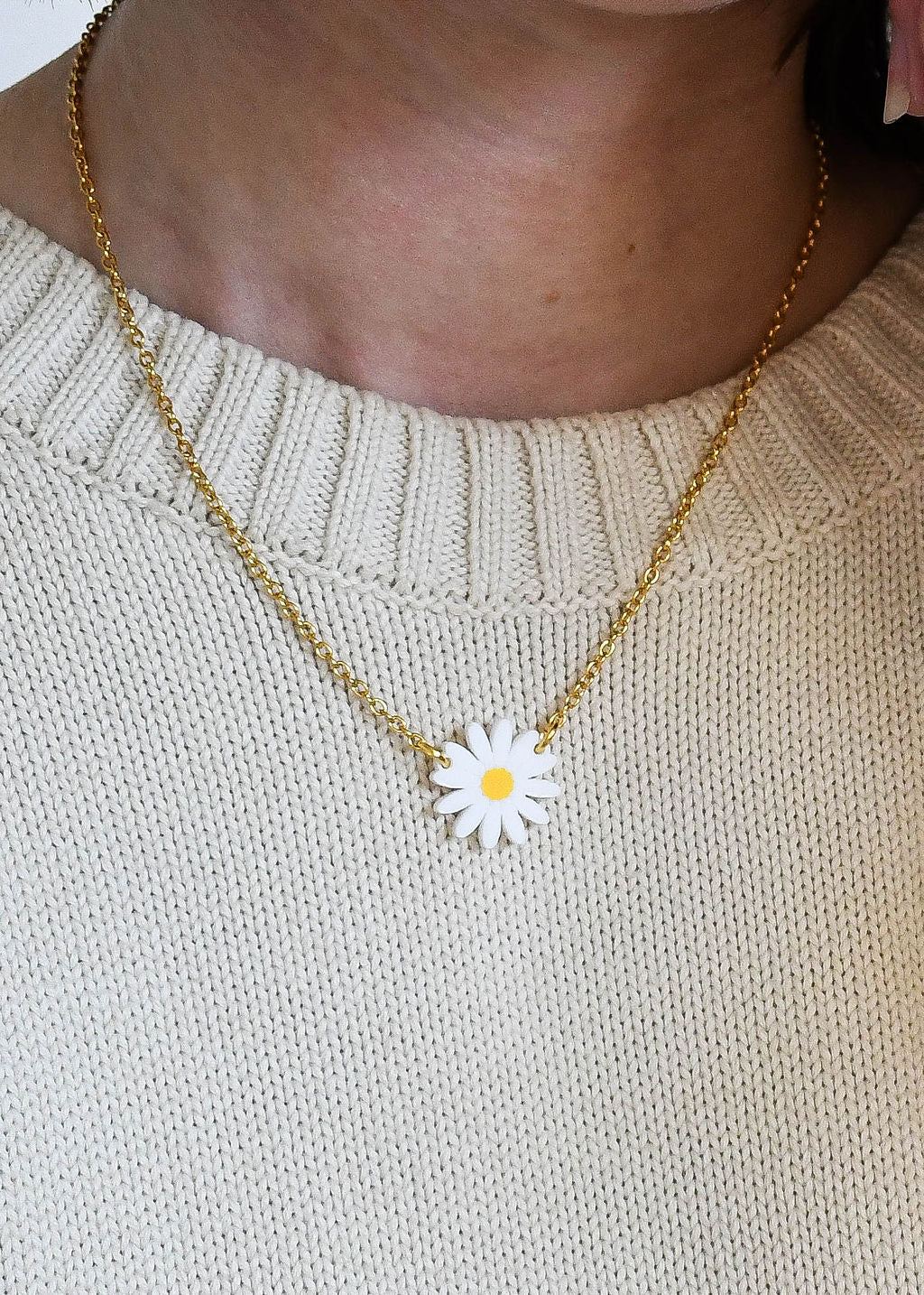Dainty Daisy Pendant