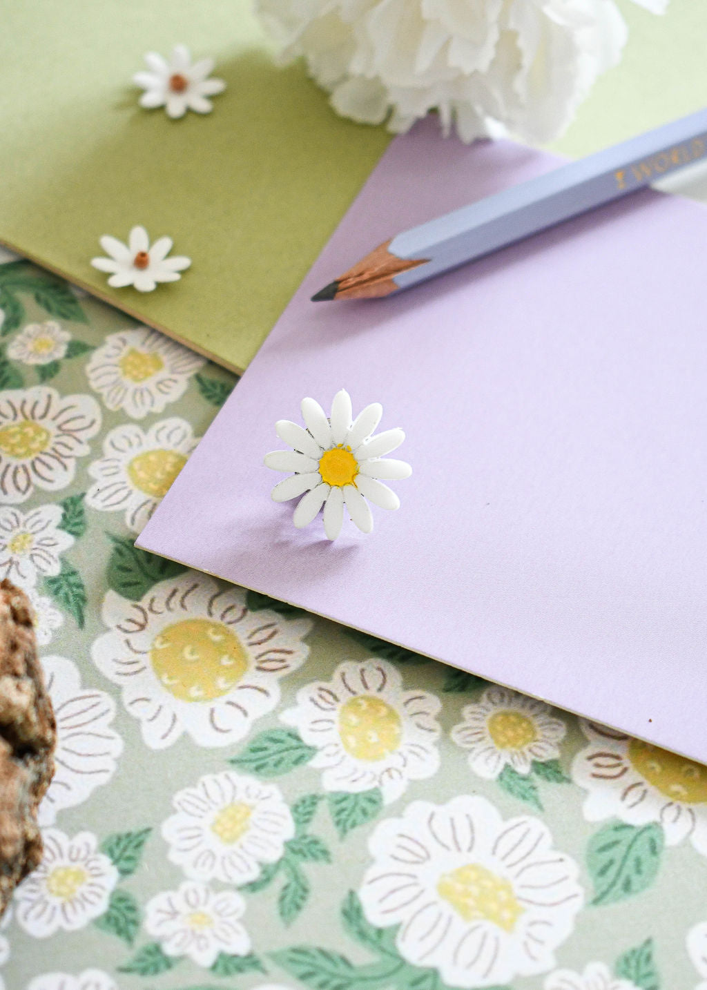 Dainty Daisy Pin Badge
