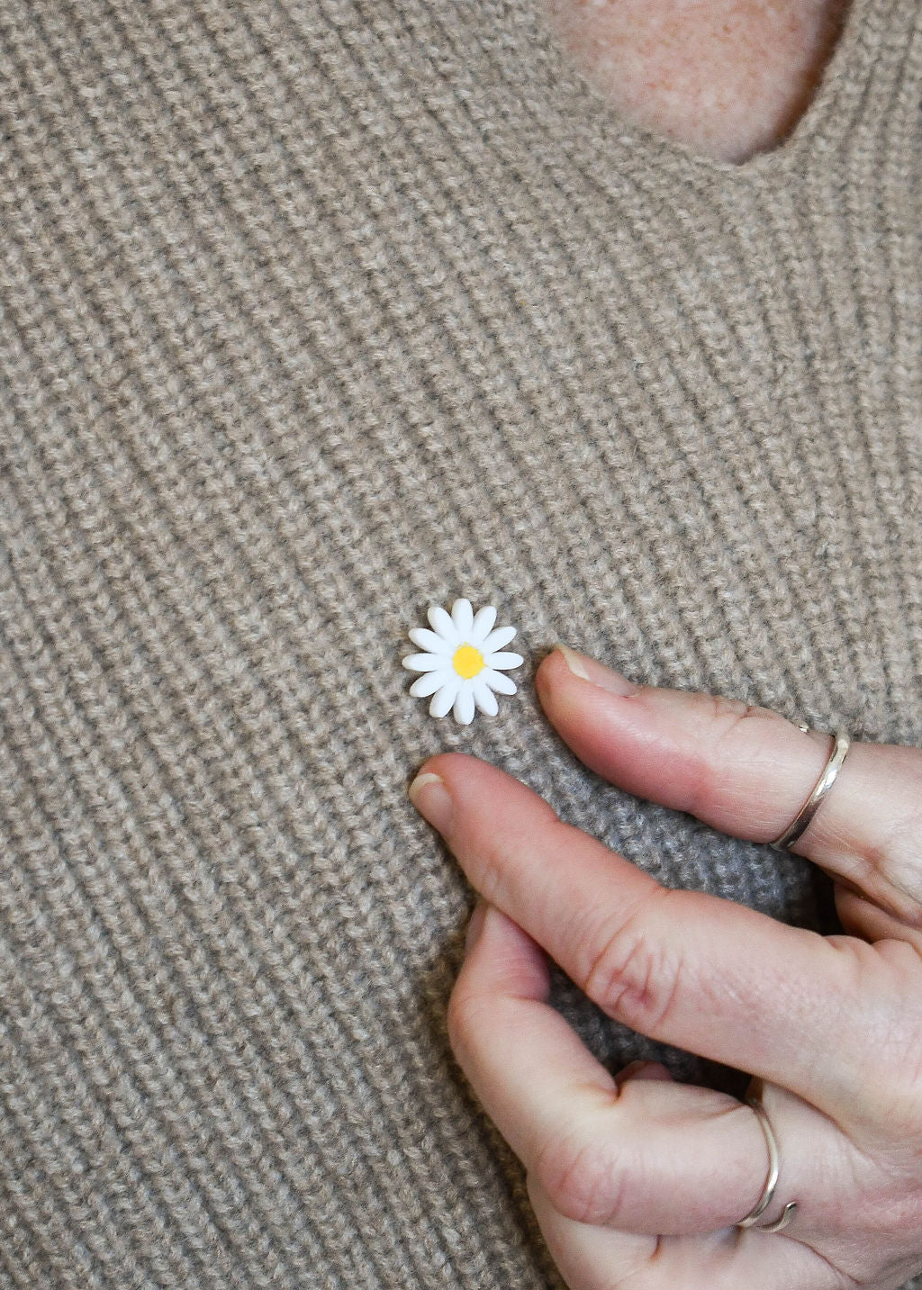 Dainty Daisy Pin Badge