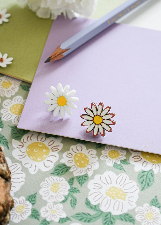 Dainty Daisy Pin Badge