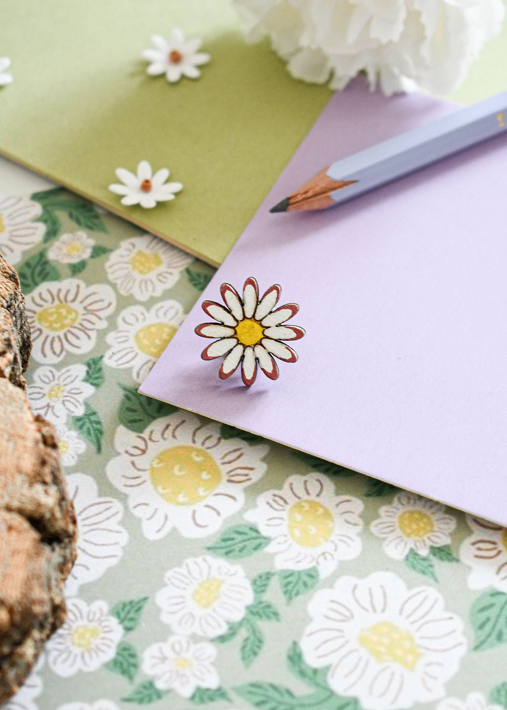 Dainty Daisy Pin Badge