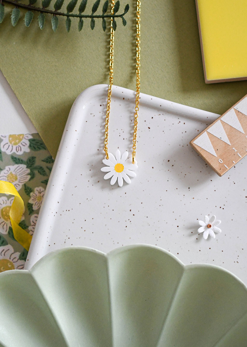 Dainty Daisy Pendant