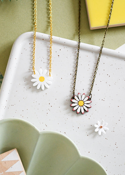 Dainty Daisy Pendant
